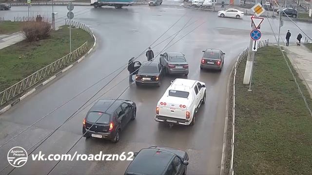 ? ДТП в Рязани "ПОДСТАВИЛСЯ" ? (ул.Бирюзова - ул.Интернациональная) смотреть онлайн
