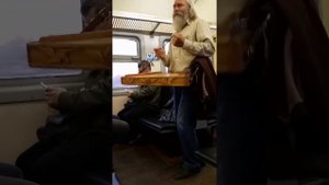 Гусляр в электричке
