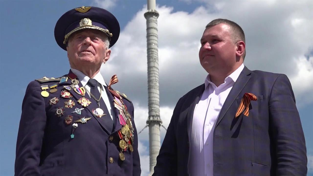 В освобожденный от националистов Мелитополь возвращают символы Великой Победы