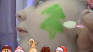 Аквагрим  для Николь учит цвета и рисует елочку и снеговика
