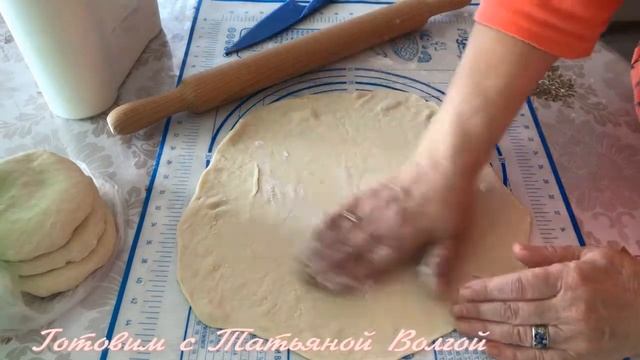 Лепешки на воде с сырной начинкой Готовим на сковороде .