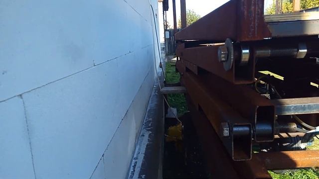 Ножничный подъёмник для стройки