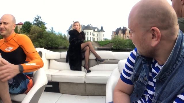 "ИНТЕРДЕВОЧКИ" ИЗ МАГАЗИНА "100 ШУБ". смотреть онлайн