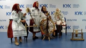 "Ой там на горі, ой там на крутій. співають "Бовсунівські бабусі". с.Бовсуни, Житомирської обл.