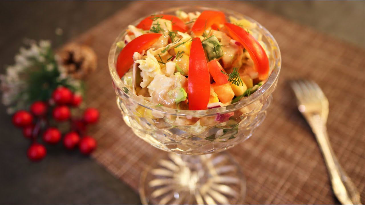 Потрясающе вкусный салат на праздничный стол с куриной грудкой и овощами !