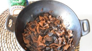 Киноа с лесными грибами