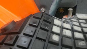 Минитрактора KUBOTA L1, уровень масла КПП.