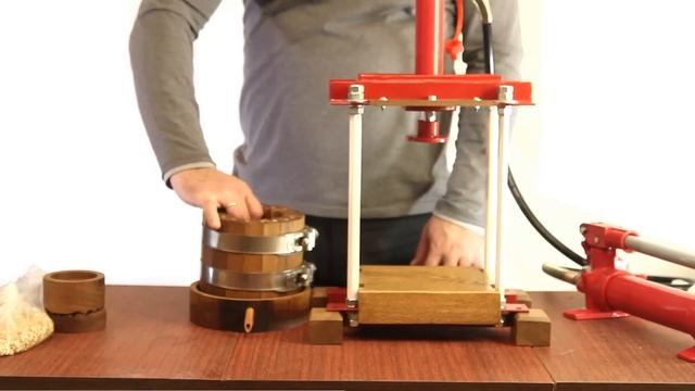 Деревянный пресс для выжимки масла из орехов и семян Up-4. смотреть онлайн