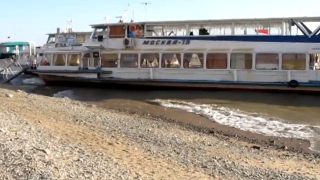 Набережная р.Амур в Хабаровске в ветренную погоду. смотреть онлайн