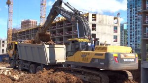 Разработка грунта экскаватором с погрузкой на автомобили самосвалы компания Техоптимум