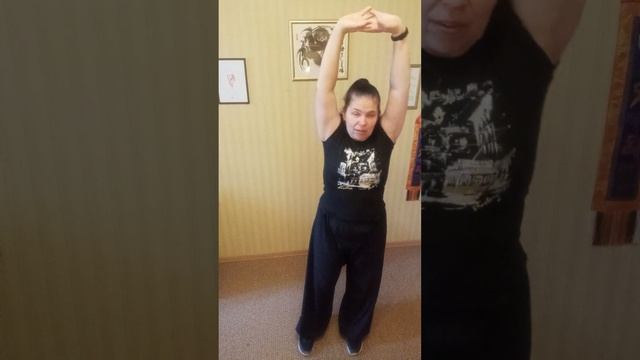 7 минут лёгкой разминки стоя. Эфир 17.05.23 смотреть онлайн