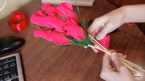 Как сделать букет из конфет,розы из гофрированной бумаги,роза с конфетой из гофрированной бумаги