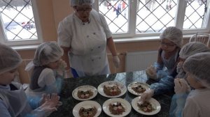 Как приготовить весёлый завтрак в школьной столовой