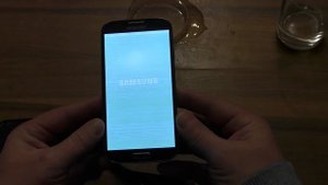 В телефон попала вода Samsung Galaxy S4 - попала вода и что дальше ?смена экрана(обзор)