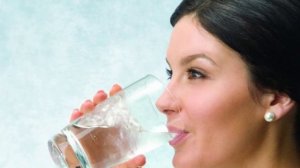 Узнайте, что ПРОИСХОДИТ с вашим организмом, когда вы ПЬЁТЕ ледяную ВОДУ