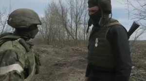Отразившим атаку ВСУ танкистам вручили государственные награды_Попавший в засаду танк Т-80