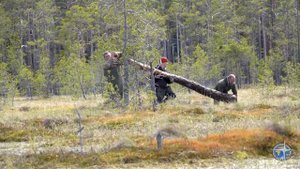 Вездеход Трэкол вытаскиваем из болота(Gotting Trecol out of a swamp).
