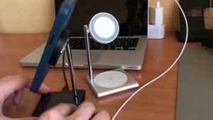 Беспроводное зарядное устройство 2 в 1 Magnic wirelless charger stand Белая Черная