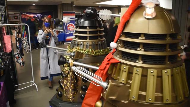 Dalek Clann and Dalek Axel argue over a Dalek Purse!! смотреть онлайн