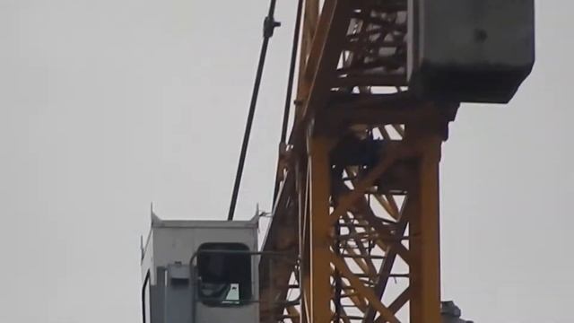 Новое здание строится на Спартановке, Волгоград, строительный кран, стройка