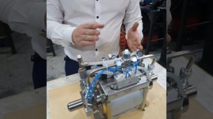 Пневмогидравлический мультипликатор (усилитель давления)