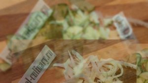 Салат с рукколой и огурцом