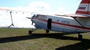 Запуск двигателя самолета Ан-2