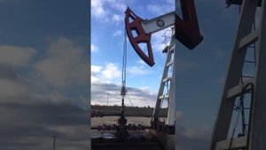 Стано́к-кача́лка — тип наземных приводов скважинных штанговых насосов (ШСН)