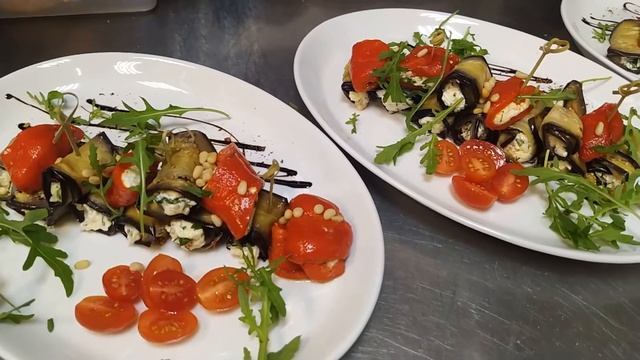 Закуски. Рулетики из баклажан с сыром , грецкими орехами