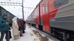 Прибытие электропоезда ЭД9Э - 0003 с пригородным поездом Казань-Сосновка