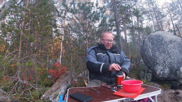 Рыбалка в Карелии осенью на большом озере. смотреть онлайн