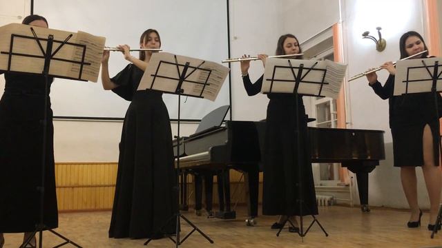 М. Бертомье - "Аркадия" для 4-х флейт, 3 часть «Дриады» смотреть онлайн