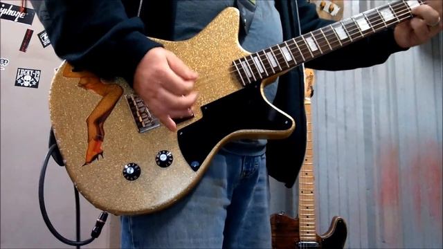 Roadhouse Guitar Works Deuce Dlx Jr Double Cut Aged Gold Flake with Seymour Duncan Pearly Gates Pic смотреть онлайн