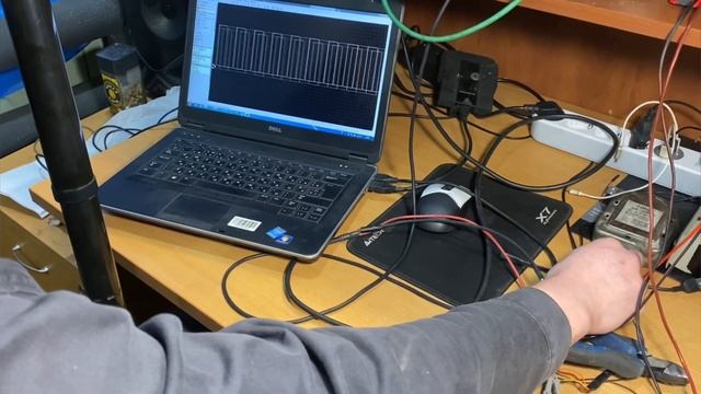 Не открывается багажник Toyota Highlander. Диагностика электроприводов на столе смотреть онлайн