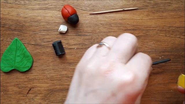 Лепим божью коровку из пластилина |  Уроки лепки для детей смотреть онлайн