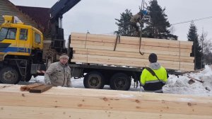 Выгружаем брус манипулятор 6×6