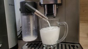 Make a Latte Macchiato with DeLonghi Magnifica Evo