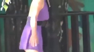 АКРОБАТИКА БЕЗ ТРУСОВ ПРЯМО НА УЛИЦЕ! ИСПОЛНИТЕЛЬ ПЬЯНЬ ДЕВУШКА!