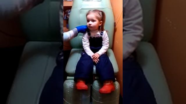 LittleTwo KIDS You Tube Прокалываем ушки в 3 года Салон красоты Красота требует жертв смотреть онлайн