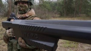 Боец рассказал, как работает противодроновое ружье.