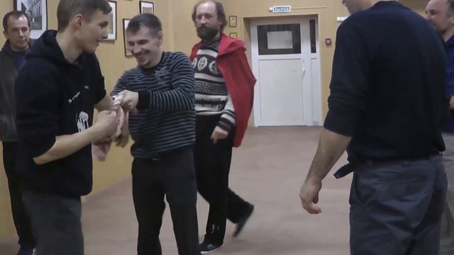 Работа с ножом. Подготовка. Упражнение с полотенцами. Работает Александр Шевцов смотреть онлайн