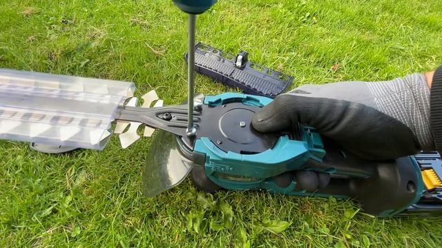 Akku Grasschere umbauen zu Akku Heckenschere - Makita Akku-Grasschere DUM604ZX Anleitung