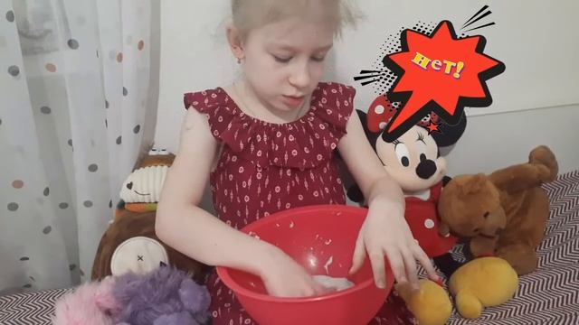 Тася делает Первый розовый СЛАЙМ! и вот секрет: на нем можно рисовать! смотреть онлайн