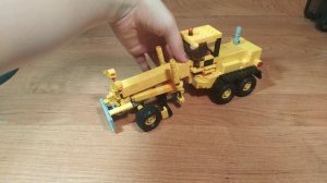 Грейдер "ДЗ-143" из лего