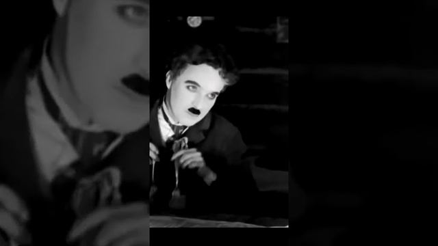 Чарли Чаплин "Танец Булочек" 1925 г(Charlie Chaplin - The Gold Rush - Roll Dance) Вертикальное Видео