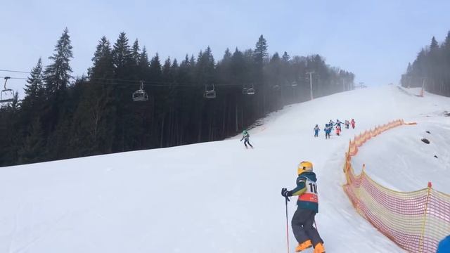 Розминка на черевиках перед стартом змагань Bukovel Kids Cup. смотреть онлайн