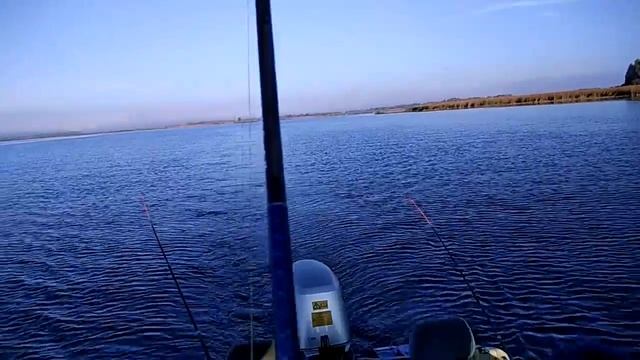 Рыбалка на моторной лодке смотреть онлайн