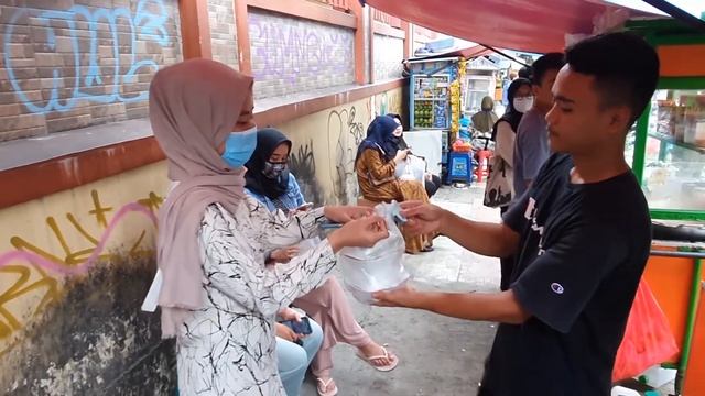 $1 Seblak Cooked In Java, Indonesia | Indonesian Street Food смотреть онлайн