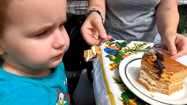 Миша съездил на дачу / Misha is resting at the country house смотреть онлайн