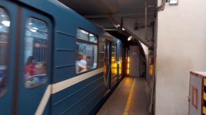 Метровагоны Ем/Ема/Емх на станции Балтийская в Санкт-Петербурге